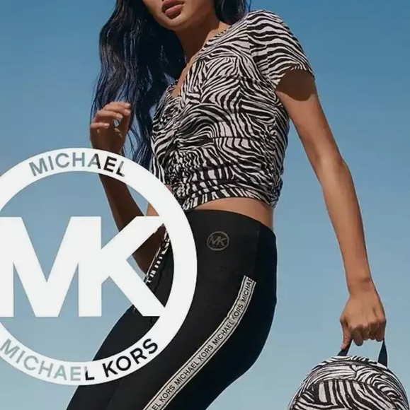 💼Michael Kors Rhea Zip Medium  Backpack - Picture 16 of 16